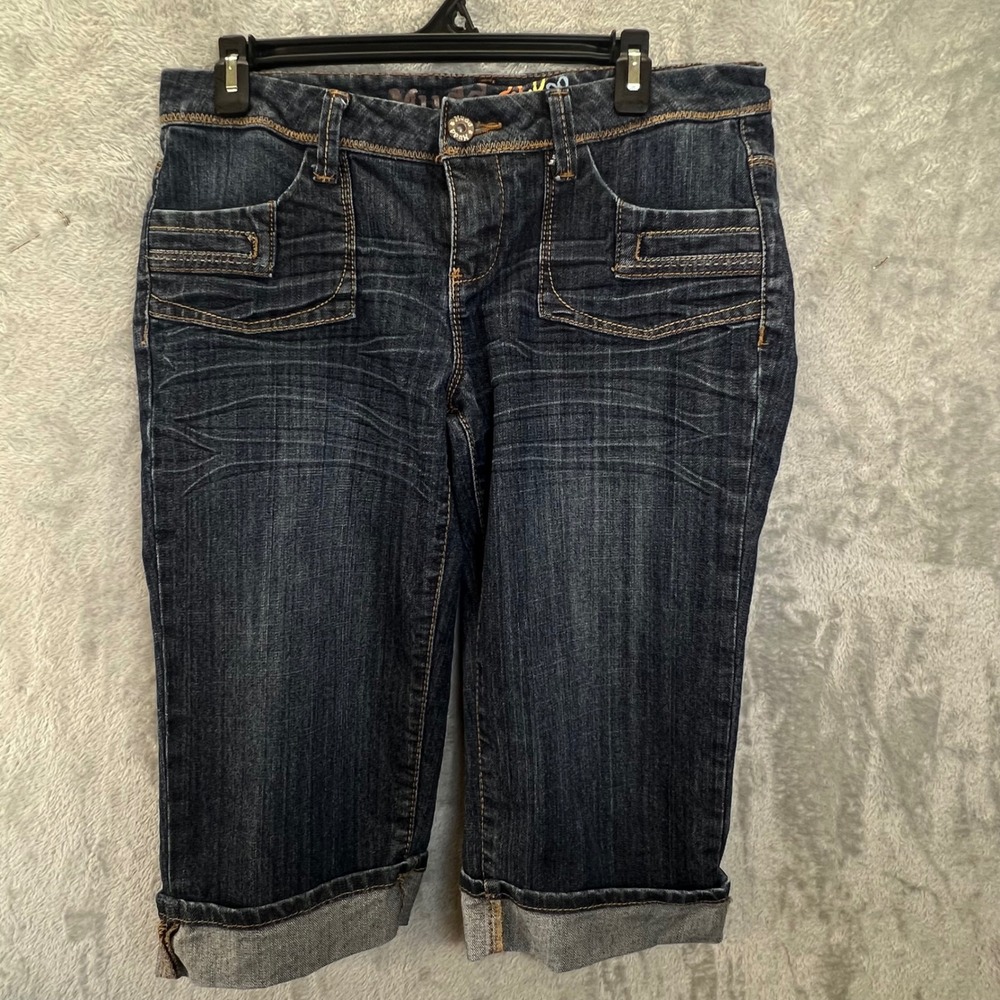 Mudd Dark Wash Cuffed Denim Capri Jeans Embroidered Pockets Size 11 DJBM21051